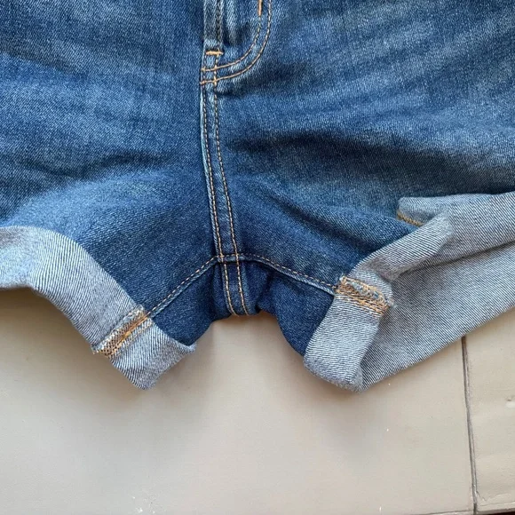 Old Navy Mid Rise Jean Short/ Jort 2 - Picture 6 of 6
